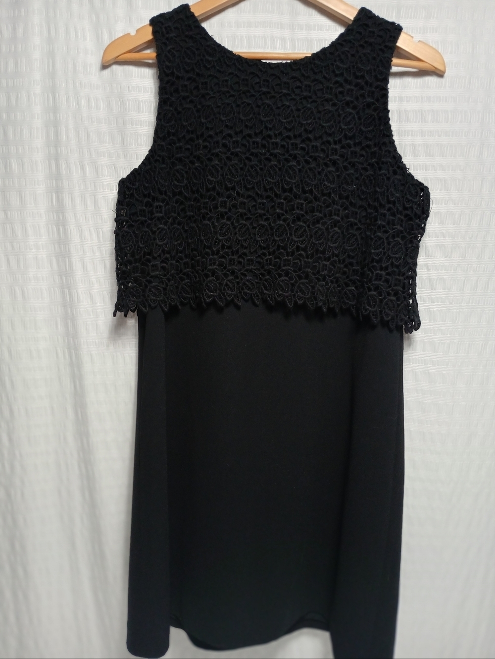 Club Monaco Pascha Lace Overlay Midi Dress. Size 4